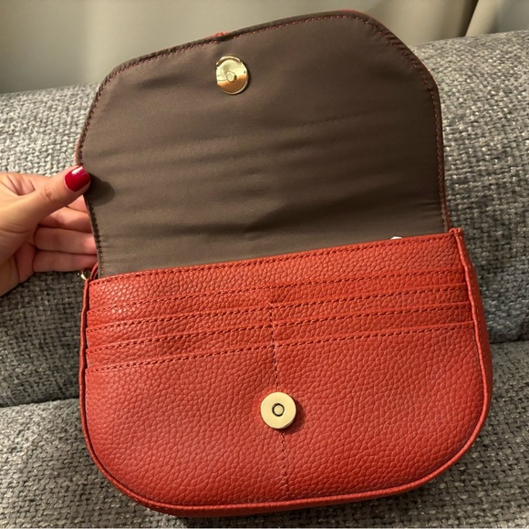 Brand New Matt & Nat Vegan Leather Crossbody with its dust bag ! - Picture 5 of 13